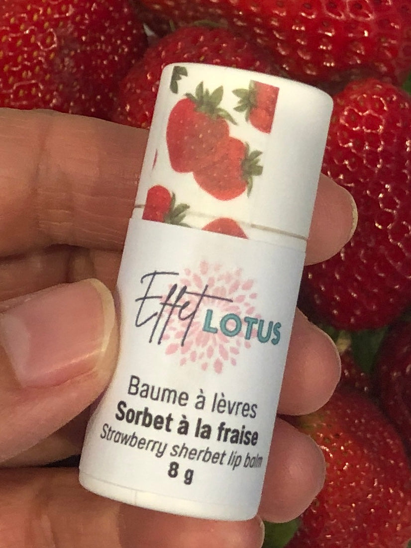 Baume à lèvres Effet Lotus à la fraise enrichi d'huile d'amande douce et de vitamine E
