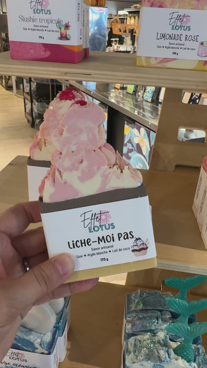 Savon gourmand à fragrance de crème glacée napolitaine. 