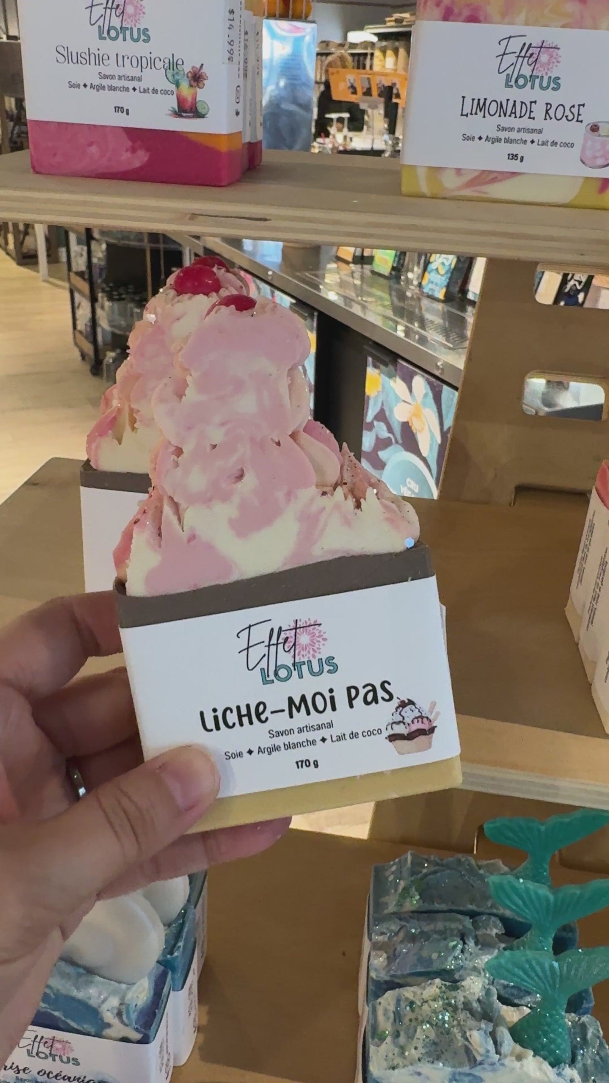 Savon gourmand à fragrance de crème glacée napolitaine. 