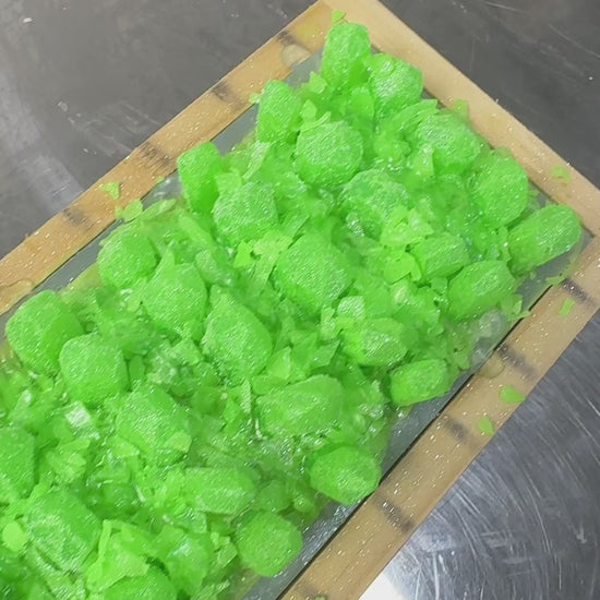 Vidéo montrant le dessus du savon kryptonite Effet Lotus, pour les fans de Superman.