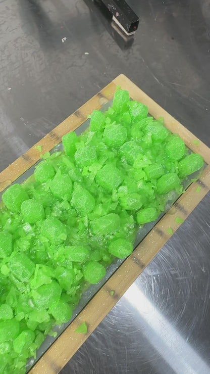 Vidéo montrant le dessus du savon kryptonite Effet Lotus, pour les fans de Superman.