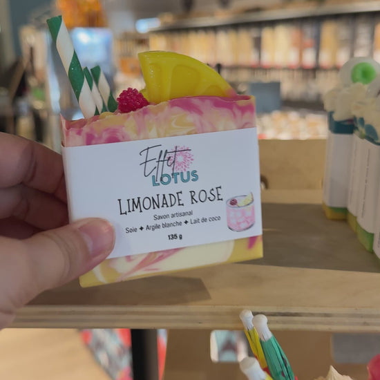 Savon limonade rose parfait pour l'été avec son odeur de framboise citronnée, écoresponsable