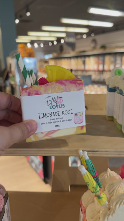 Savon limonade rose parfait pour l'été avec son odeur de framboise citronnée, écoresponsable