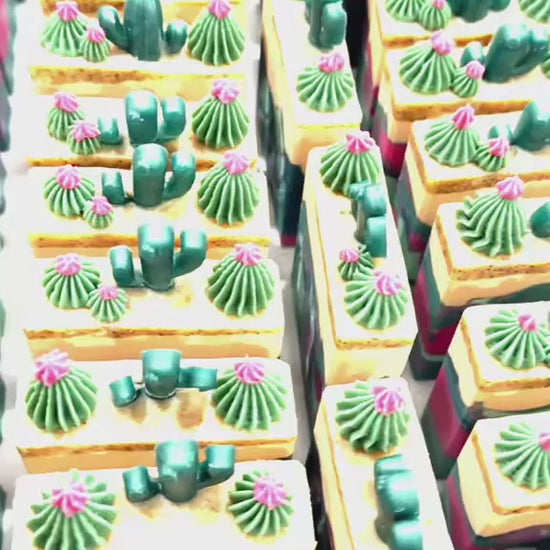 Savon artisanal fleur de cactus à fragrance fraîche par Effet Lotus.