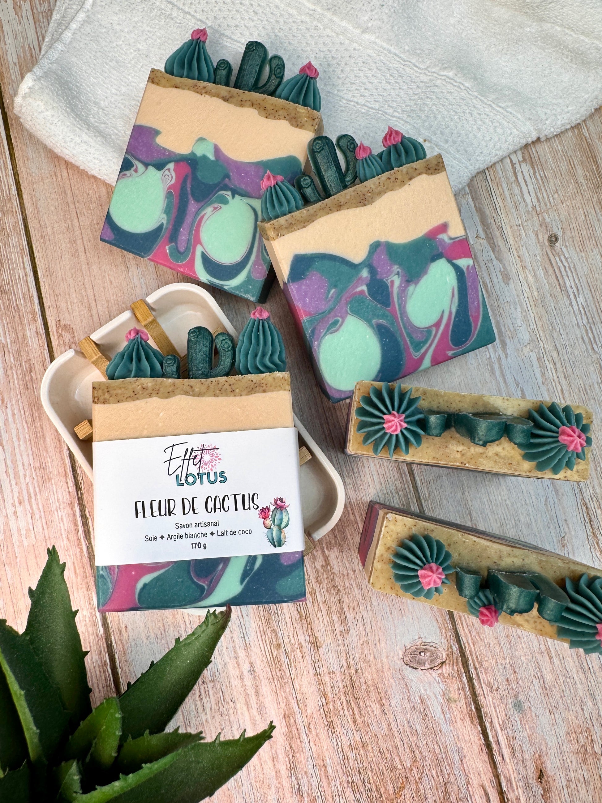 Savon naturel fait main conçu pour les peaux sensibles par Effet Lotus.